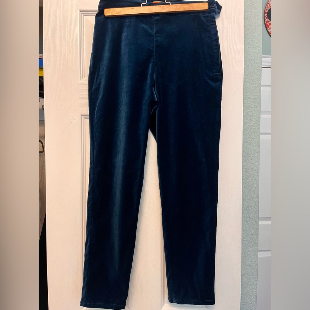Mod cloth velvet like women’s dress pants.  Only worn 3-4 times.  Like new.